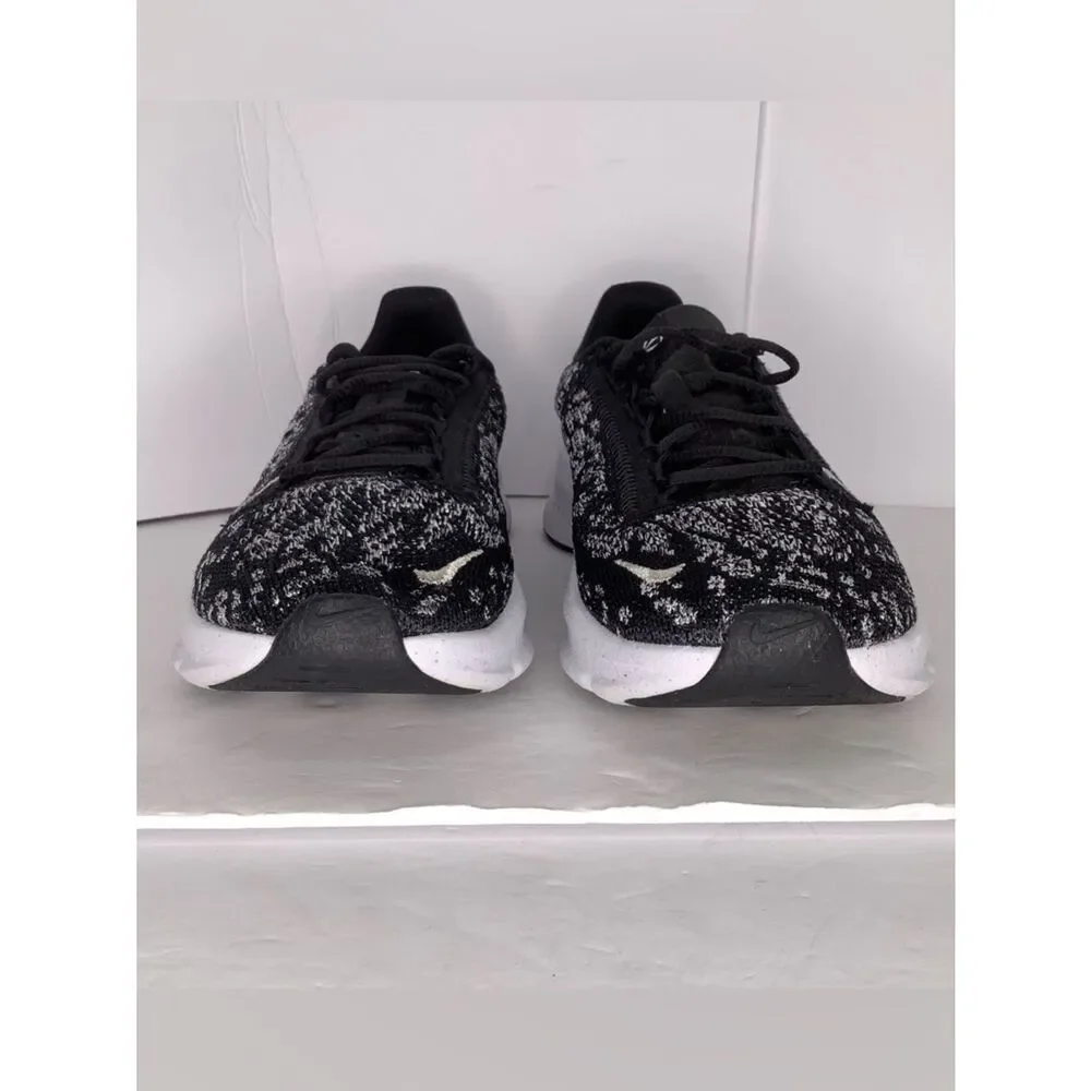 Nike Black/White Cross Training Running Women’s Low Top Sneakers Sz 7